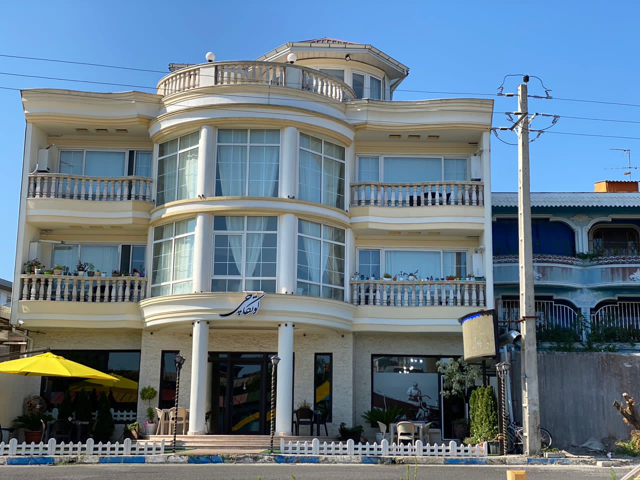 دکوراسیون رستوران لوتکاچی