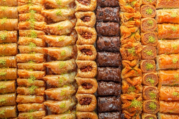 طرز تهیه باقلوا گردویی با خمیر یوفکا در خانه