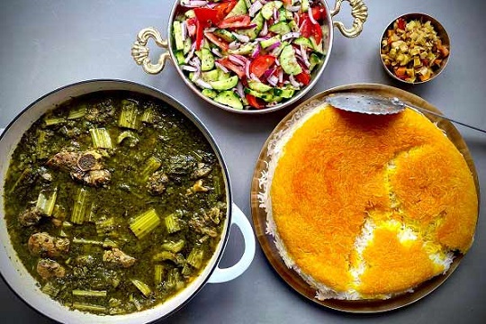 طرز تهیه خورشت کرفس با مرغ و گوشت